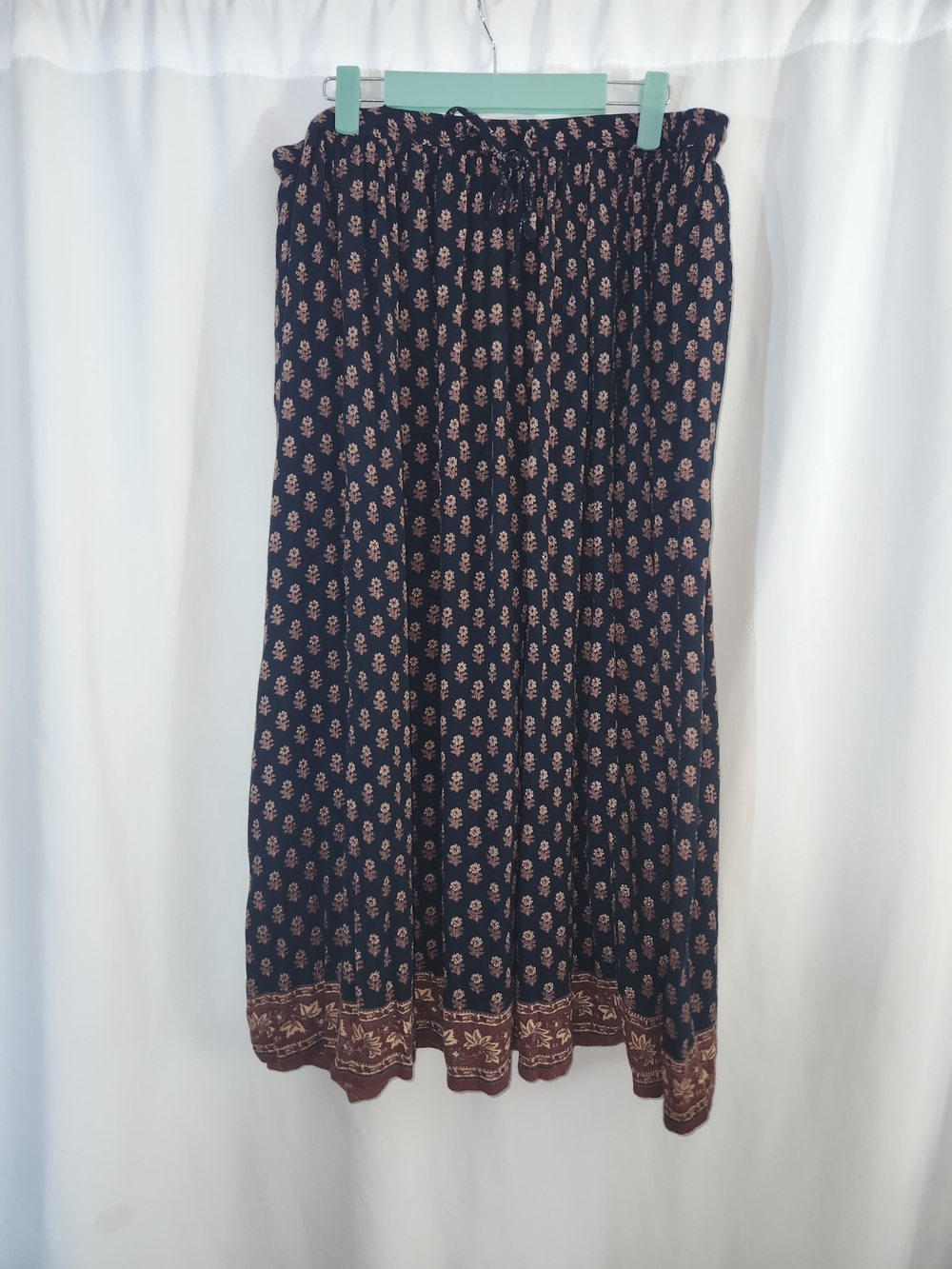 Orvis Navy Midi Skirt with Rust Floral Print #cottagecore #prairie-chic #fluid